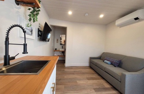 Lake Cowichan Hotel | Stylish Studio at Riverside Boutique Motel - Trail