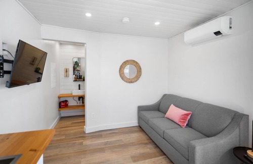 Lake Cowichan Hotel | Stylish Studio at Riverside Boutique Motel - Trail