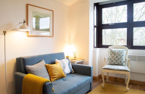 Hammersmith and Fulham Apartment | Stylish Studio Flat in West Kensington