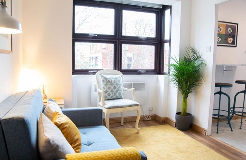 Hammersmith and Fulham Apartment | Stylish Studio Flat in West Kensington