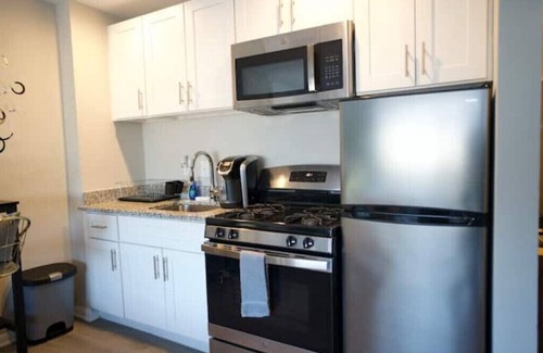 Takoma Apartment | Stylish Studio w/Free Parking/Close to Metro/Fast WIFI