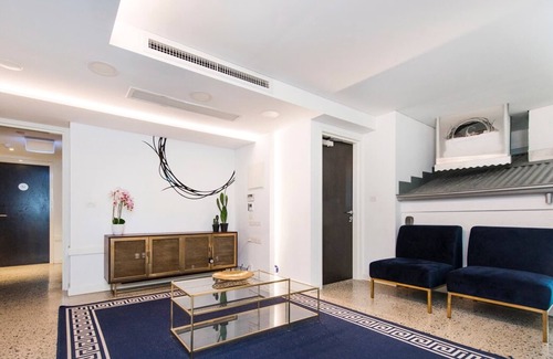 Northbridge Apartment | Stylish Studio With Balcony