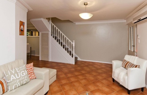Subiaco Apartment | Stylish Subiaco terrace accommodation