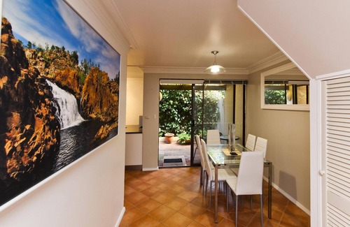 Subiaco Apartment | Stylish Subiaco terrace accommodation - 3 bedrooms, central location