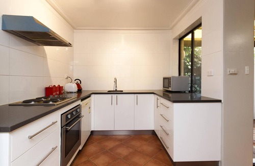 Subiaco Apartment | Stylish Subiaco terrace accommodation - 3 bedrooms, central location