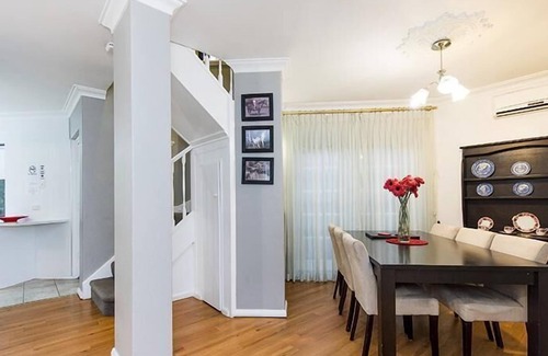 Subiaco Apartment | Stylish Subiaco terrace accommodation