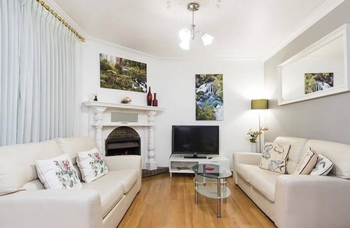 Subiaco Apartment | Stylish Subiaco terrace accommodation