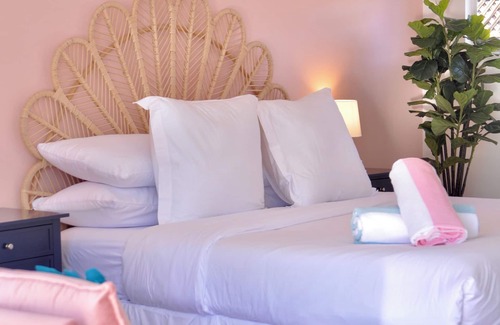 Warm Sands Hotel | Stylish Suite| Shared BBQ Grill & Sun Loungers-1BR | Suite 5!