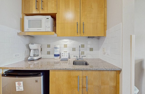 Baytowne Wharf Apartment | Stylish suite with a shared pool/hot tub and golf course/bay views
