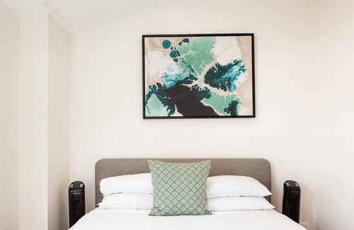 Pyrmont Apartment | Stylish Terrace Steps From Darling Harbour And ICC
