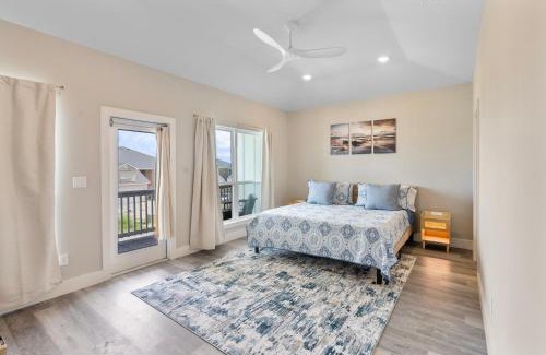 Corpus Christi Apartment | Stylish Townhouse with BBQ, Pool & Near Beach
