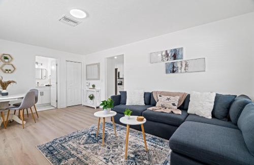 Largo House | Stylish Tranquil Duplex 15m Drive To Beach