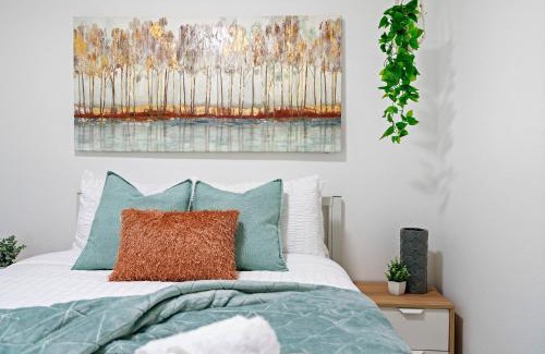 Largo House | Stylish Tranquil Duplex 15m Drive To Beach
