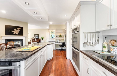 Maple Ridge Condo | Stylish Tranquil Home w/Movie Room & Zen Garden
