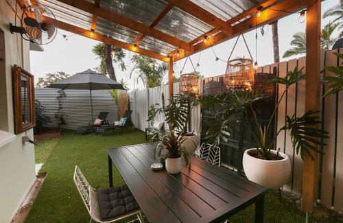 Parramatta Park Apartment | Stylish Tropical Retreat with Private Courtyard & Prime Location