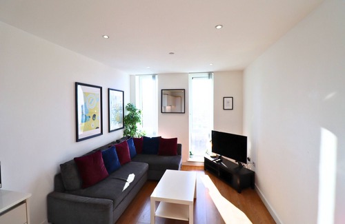 Bracknell Apartment | Stylish Two Bedroom Apartment Central Bracknell