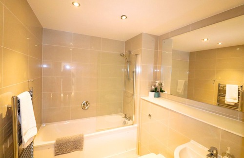 Bracknell Apartment | Stylish Two Bedroom Apartment Central Bracknell
