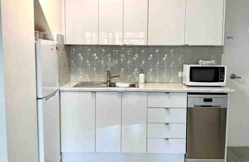 Noosaville Apartment | Stylish Unit, 4* Resort, Close to Noosa River