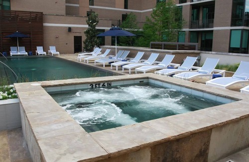 Glencoe Hotel | Stylish Unit w/Outdoor Pool by Bush Presidential Center