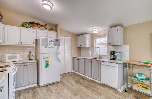 Bayshore House | Stylish Updates, King Suite w/Soaking Tub, Pool Access in this Popular Cottage!