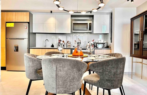 Viejo Arroyo Hondo Apartment | Stylish Upscale Apt with Pool