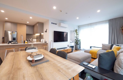 Newton Apartment | Stylish Urban Retreat in the Heart of Grafton