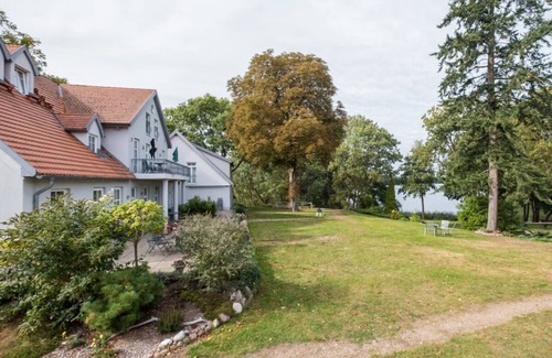 Muritz Apartment | Stylish vacation apartment in a manor house on Lake Plau