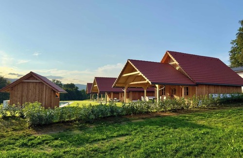 Rassach Ski Chalet | Stylish Wood Chalet with Heated Pool – Quiet Location, Forest & Meadows, Styria