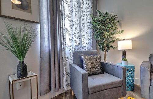 North Scottsdale Apartment | Stylish Workspace, Serene Setting G3043
