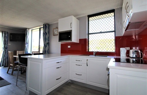 Crescent Head Apartment | STYLISHLY DECORATED WITH KILLICK CREEK WATER FRONTAGE