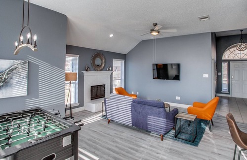 Elmo House | Stylishly Updated 3 Bedroom / Foosball Table!