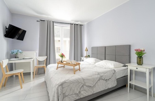 Jezyce Apartment | Stylowe i Eleganckie Studia Very Berry w Poznaniu by Noclegi Renters