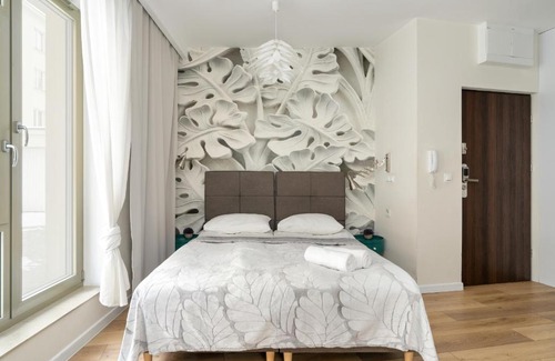 Jezyce Apartment | Stylowe i Eleganckie Studia Very Berry w Poznaniu by Noclegi Renters