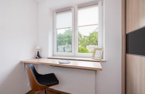 Chorzow Apartment | Stylowy Apartament z oddzielna sypialnią niedaleko centrum Chorzowa by Noclegi Renters