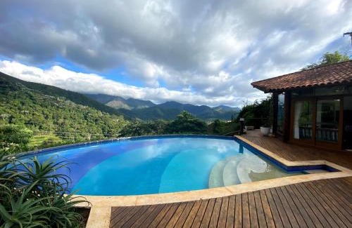 Moura Brasil House | Suíte em Condomínio de Luxo em Casa de Família