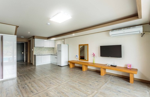 Aewol Hotel | Suandsu Jeju