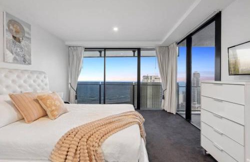 Surfers Paradise Apartment | Sub-Penthouse Dream in Circle on Cavill - Hosted by Coastal Letting Co.