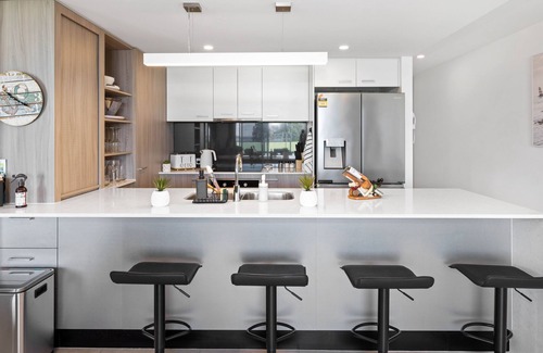 Bellara Apartment | Sub-penthouse With Water Views