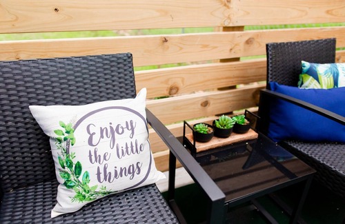 Springdale Apartment | Sub Urban Paradise ~ cozy and private backyard tiny house