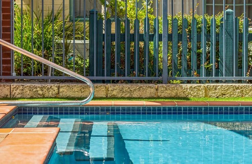 Subiaco Apartment | Subiaco Village with pool, BBQ & spa - free parking and wifi - two bedroom