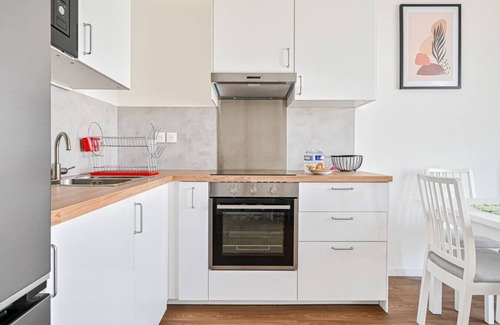 Pierrefitte-sur-Seine Apartment | Sublime Appart Tram Parking 4pers