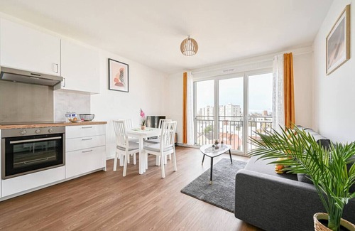 Pierrefitte-sur-Seine Apartment | Sublime Appart Tram Parking 4pers