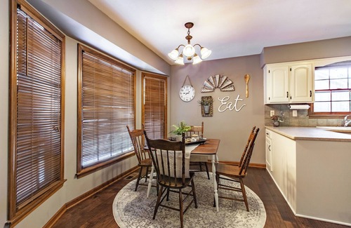 Overland Park Other | Suburban Farmhouse - Own Garage and Free WiFi