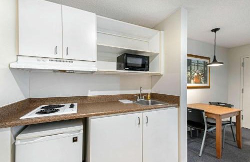 Lakeland Hotel | Suburban Studios Lakeland North I-4