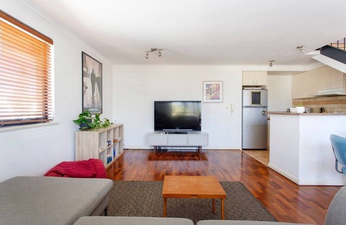 Fremantle Apartment | Suffolk Villa is in the old converted "Iceworks" warehouse directly opposite the Esplanade Park