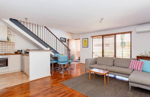 Fremantle Apartment | Suffolk Villa is in the old converted "Iceworks" warehouse directly opposite the Esplanade Park