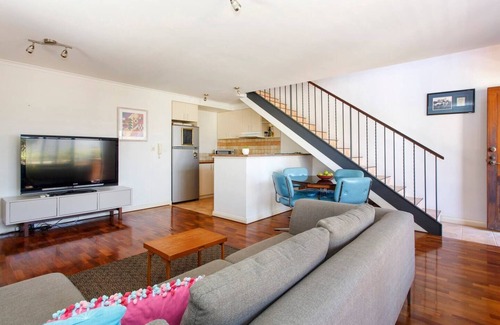 Fremantle Apartment | Suffolk Villa is in the old converted "Iceworks" warehouse directly opposite the Esplanade Park