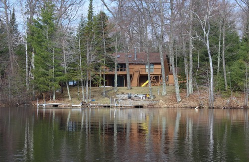 Eagle River House | Sugar Camp Chain 4BR/Sleeps 10-12, Snowmobilers Welcome, Direct Trail Access