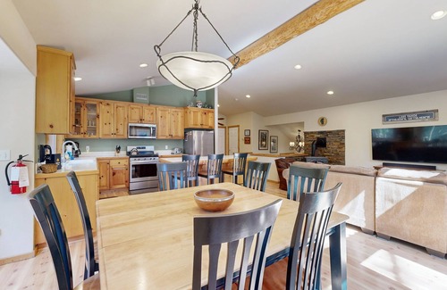 Tahoma House | Sugar Pine Haus with Hot Tub Bordering the State Park