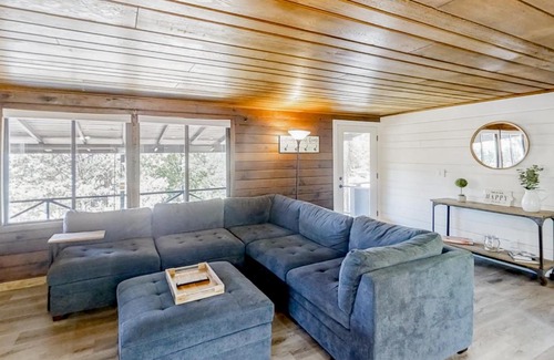 Oakhurst House | Sugar Pine Log Cabin